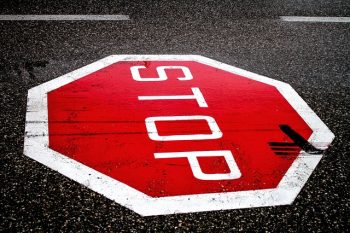 signification couleur rouge - symbolique arrêt stop